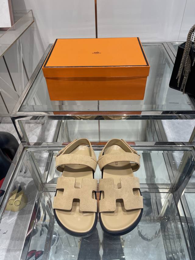 Male 10 Hermes Erjiu Slippers Series Classic Style With Cloud-Like Feel. It Is V