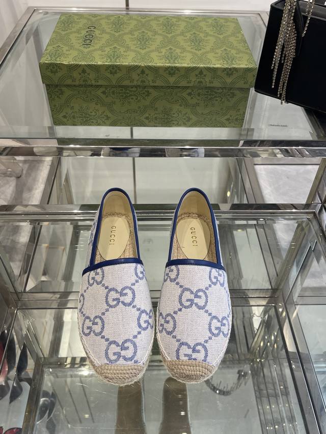 guuci 25Ss New Style Fisherman Shoes. This Shoe Is Made Of Beige And Dark Bro