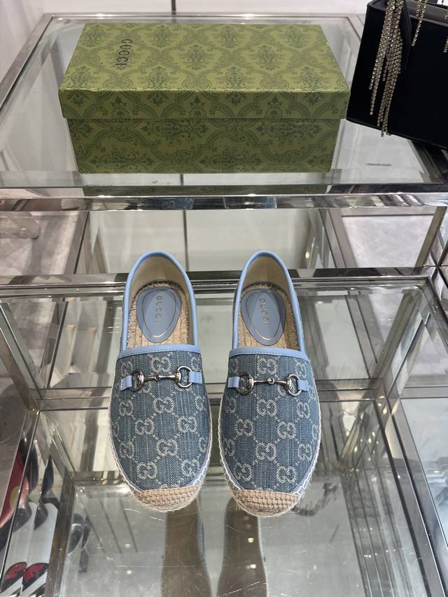 gucci 25Ss New Horsebit Women's New Fisherman Shoes. This Shoe Is Made Of Bei