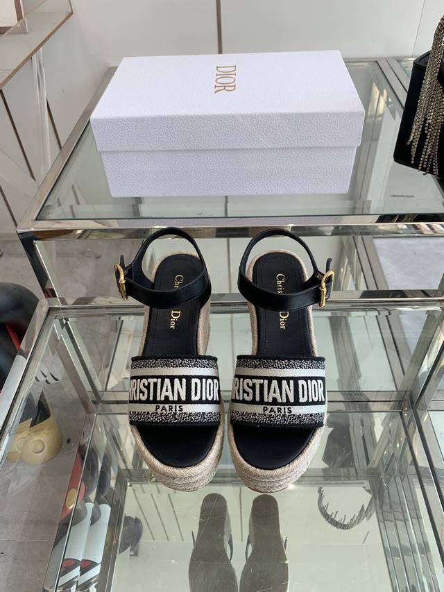 dior 25Ss Summer High Version New Thick-Soled Slippers Simple And Versatile.