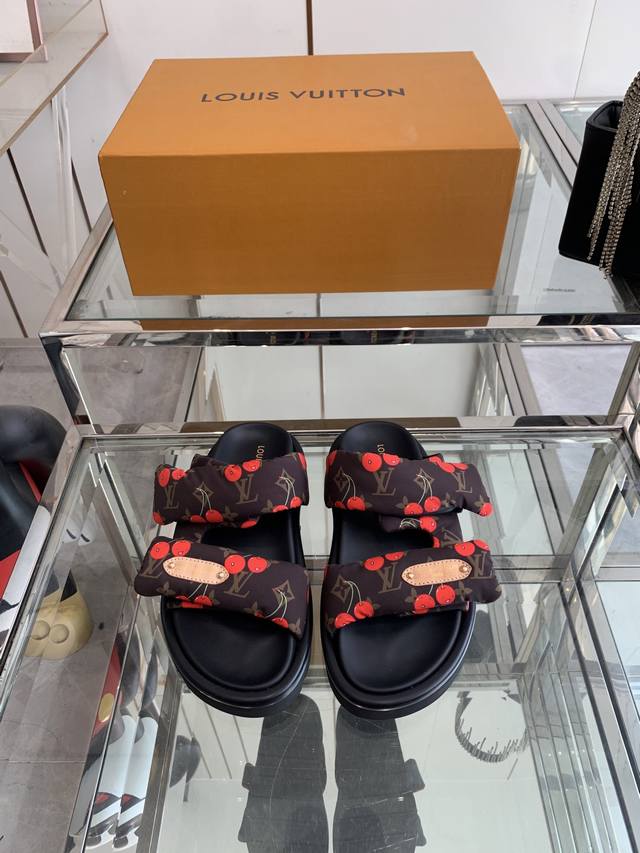lv 2025 Hot-Selling Embossed Logo Sandals Pool Pillow Comfort Flat Sandals Ma