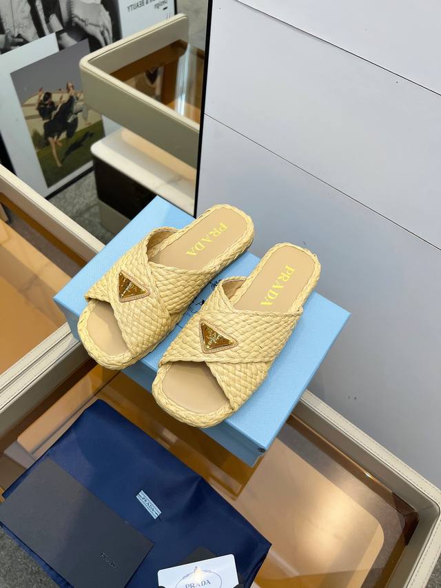 Prada Hand-Woven Raffia Cross Sandals Retro, Fashionable And Avant-Garde Combina