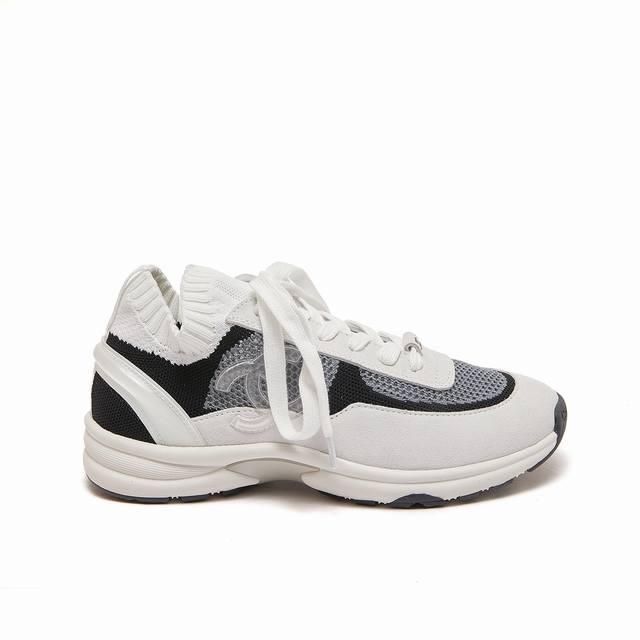 chanel Chanel Top-Level Casual Sports Shoes This Classic Design Upper Has A V