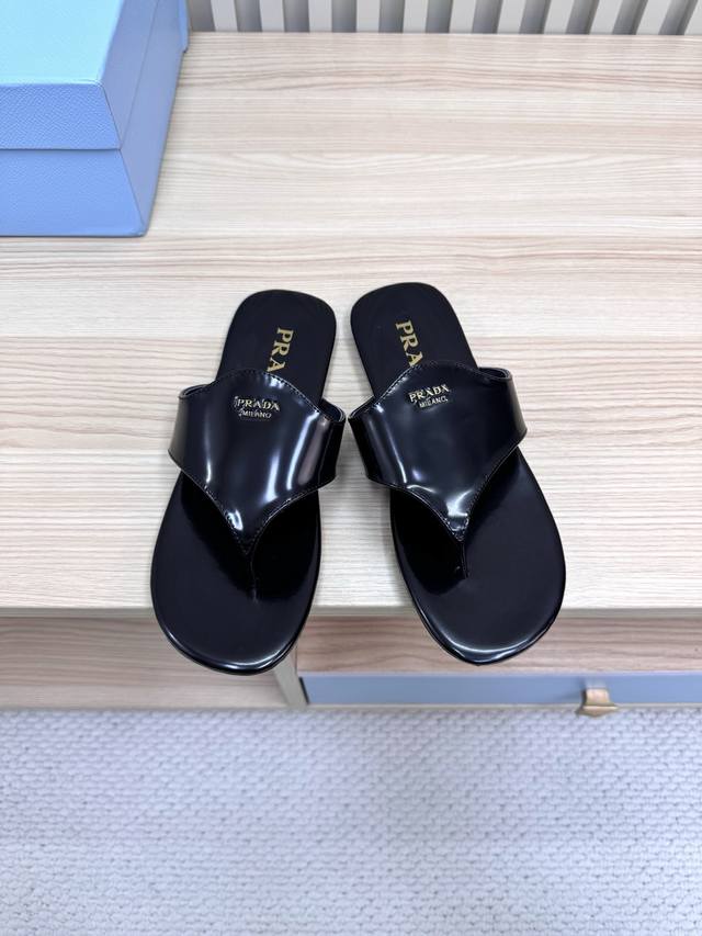 prada 2025 Spring And Summer New Flip Flops Are Here** The Latest Catwalk Mod