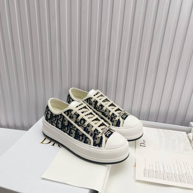High-End Dior Flat Sneakers In Stock With Fully Embroidered Iconic Patterns. Top