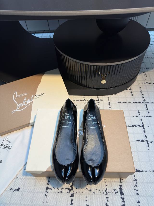 cl X Maison Margiel* 25Ss Split-Toe Flats Maison Margiela And Christian Loubo