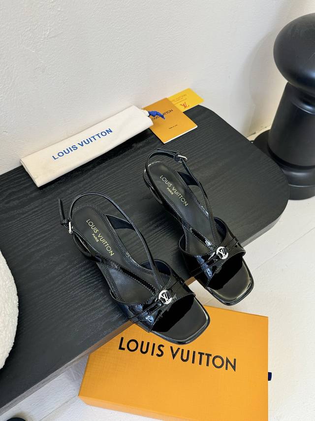 25Ss New Spring And Summer Louis Vuitton Lv Square Toe Buckle V-Strap Kitten