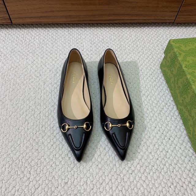 gu*Ci Flat Shoes Carefully Adjusted Shoe Last Upper Sheepskin Custom Material