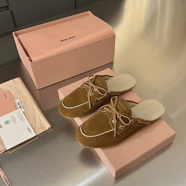miumiu 2025 Summer Catwalk New Retro Brushed Bow Mule Slippers For Commuting,