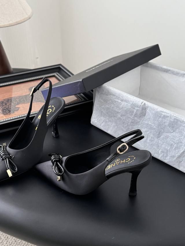 chanel 25C New Pointed Toe Shoes The Beautiful Mary Jane Series Is Hard Not T