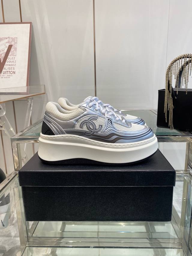Top Quality Classic Gold And Silver Horns King Double C Retro Sports Shoes. Mate