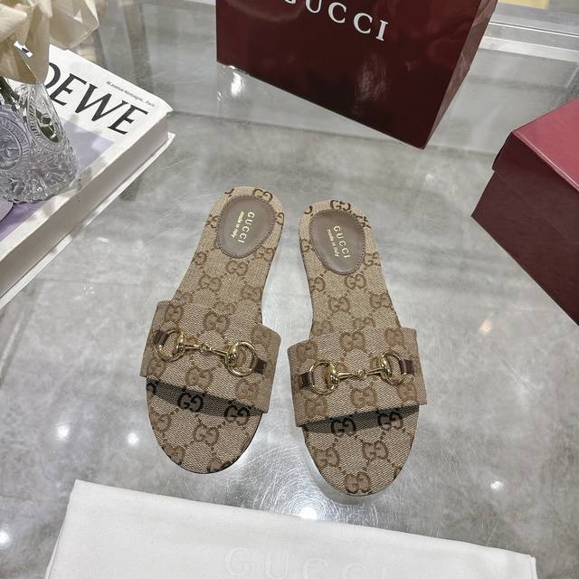 New Horsebit Women's Beach Slippers This Sandal Is Defined By A Light Gold Horse