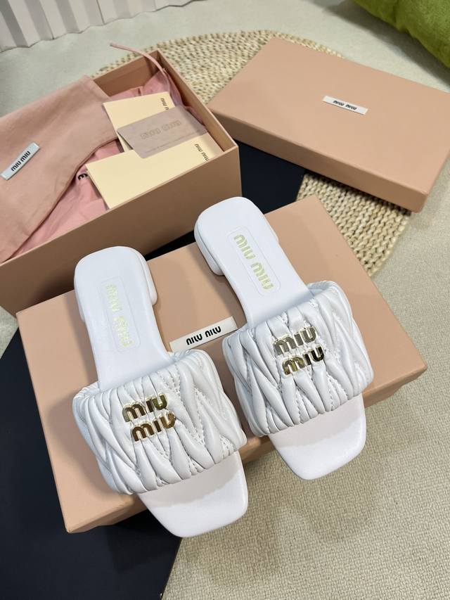 miumiu Miu Miu New Slippers High Quality, Easy To Wear Even With Your Eyes Cl
