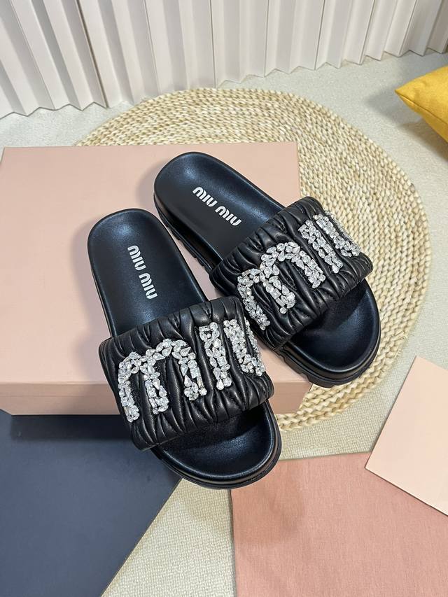 miumiu Miu Miu New Diamond Buckle Slippers High Quality Closed Eyes Entry Mad