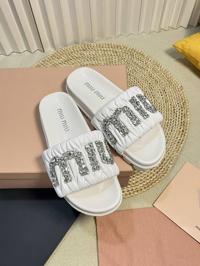 miumiu Miu Miu New Diamond Buckle Slippers High Quality Closed Eyes Entry Mad