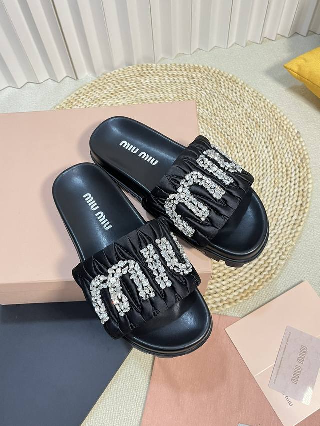 miumiu Miu Miu New Diamond Buckle Slippers High Quality Closed Eyes Entry Mad