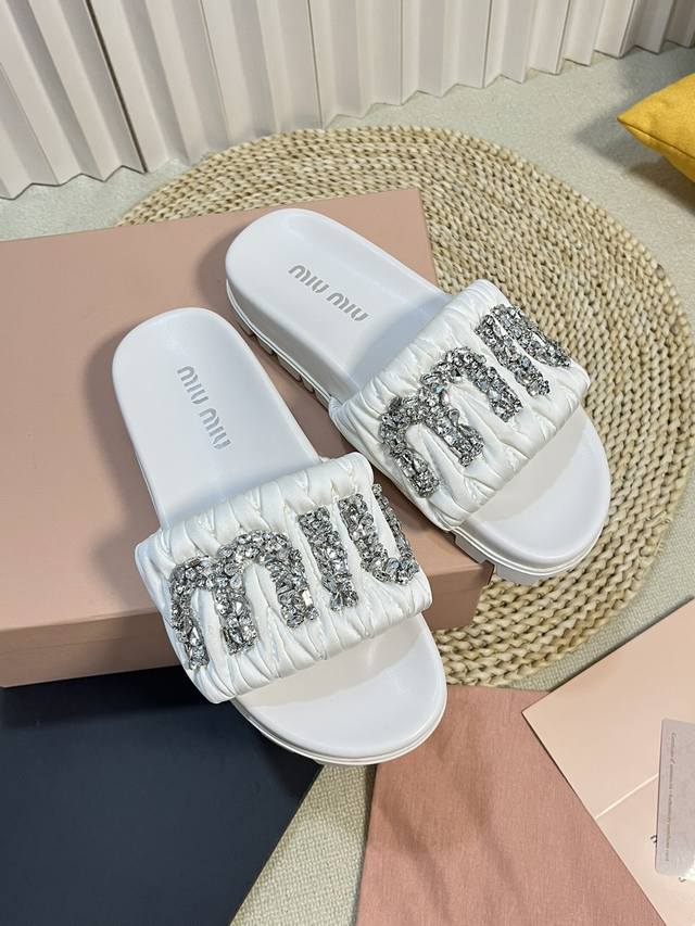 miumiu Miu Miu New Diamond Buckle Slippers High Quality Closed Eyes Entry Mad