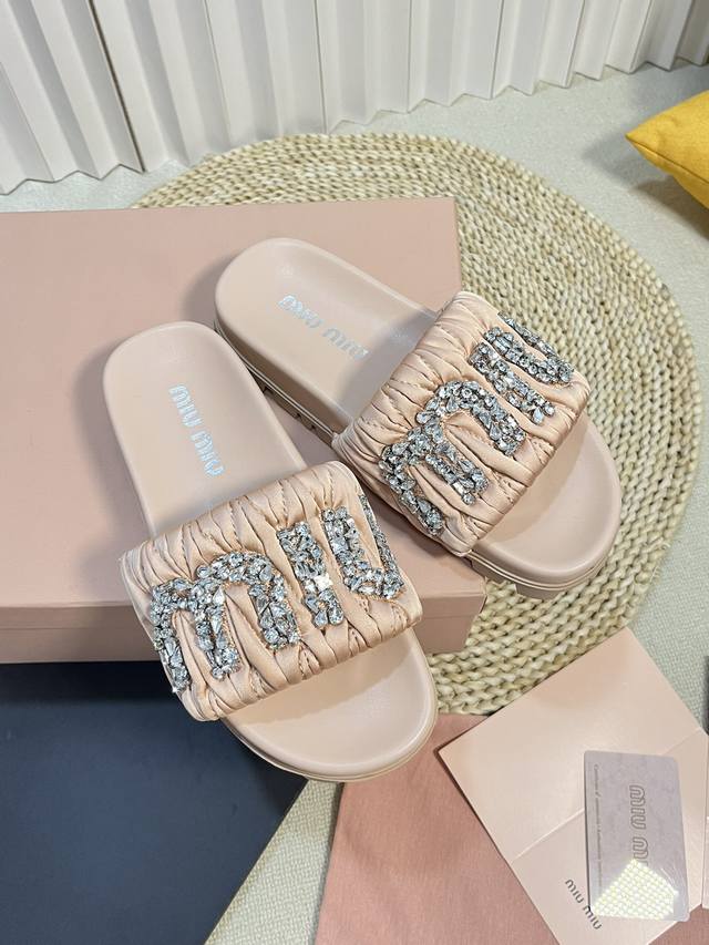 miumiu Miu Miu New Diamond Buckle Slippers High Quality Closed Eyes Entry Mad