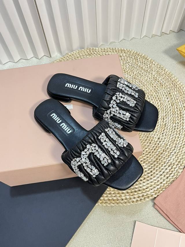 miumiu Miu Miu New Diamond Buckle Slippers High Quality Closed Eyes Entry Mad