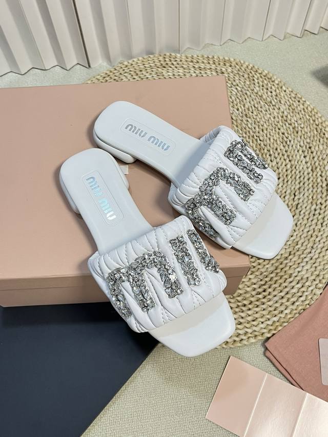 miumiu Miu Miu New Diamond Buckle Slippers High Quality Closed Eyes Entry Mad