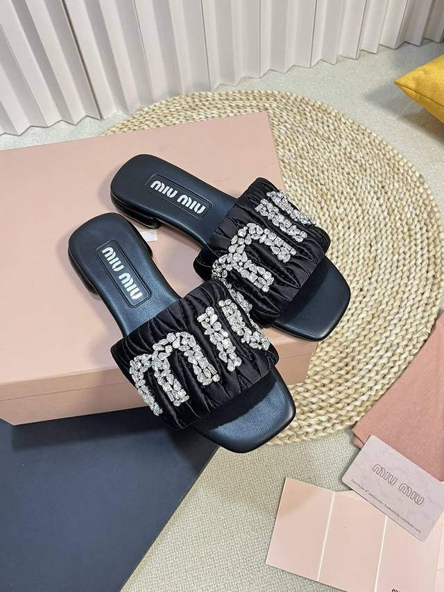 miumiu Miu Miu New Diamond Buckle Slippers High Quality Closed Eyes Entry Mad