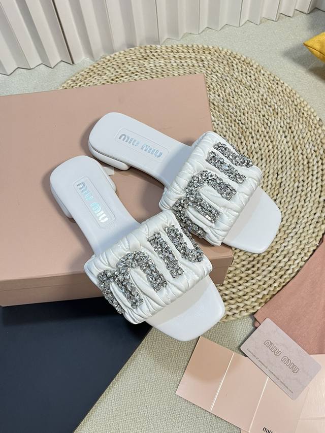miumiu Miu Miu New Diamond Buckle Slippers High Quality Closed Eyes Entry Mad