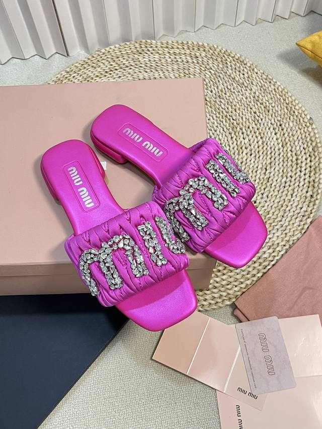 miumiu Miu Miu New Diamond Buckle Slippers High Quality Closed Eyes Entry Mad