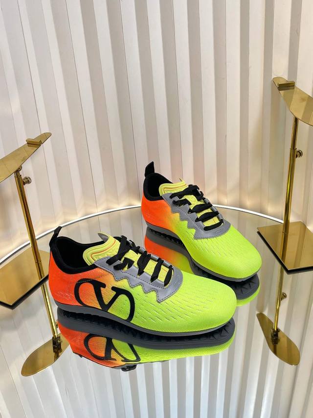 Top Version: Women's Valentino 2025 Valentino's Latest Spring Sports Shoes With