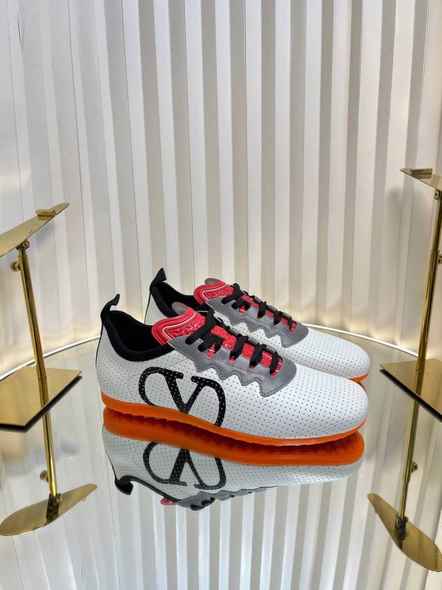 Top Version: Men's Valentino 2025 Valentino's Latest Spring Sports Shoes With Gr