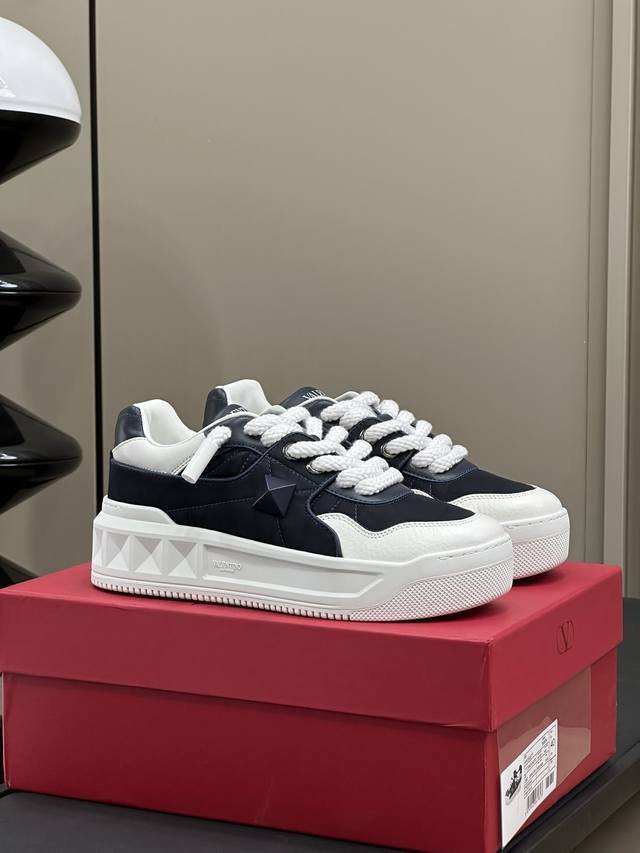 New Color# Valenti No Ss24 New Arrival V One Stud Couple Sneakers New Color For