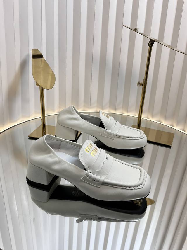 miu Miu 24Ss Autumn And Winter Brogue Square Toe Loafers This Brogue Has Simp