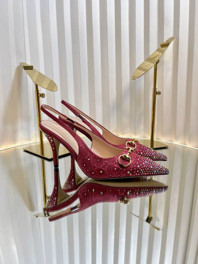gucci Horsebit Shallow Sandals And High Heels. This Shoe Is Carefully Embelli