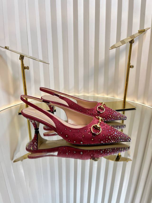 gucci Horsebit Shallow Sandals And High Heels. This Shoe Is Carefully Embelli