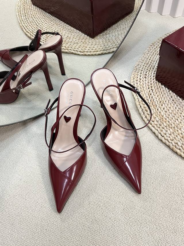 gucci 24Ss Spring And Summer New G-Style Pointed Cross V-Shaped Series Classi