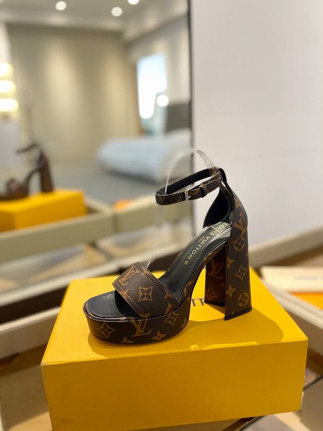 Latest L Home Latest Paris Catwalk Sandals Exclusive Model Perfect Last + Waterp