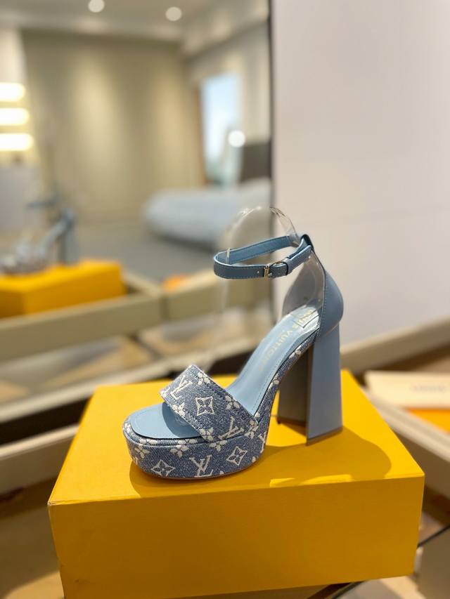 Latest L Home Latest Paris Catwalk Sandals Exclusive Model Perfect Last + Waterp