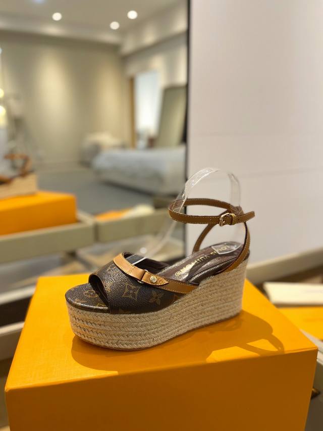 lv The Latest Catwalk Style Thick-Soled Hemp Rope Sandals In The Denim Series