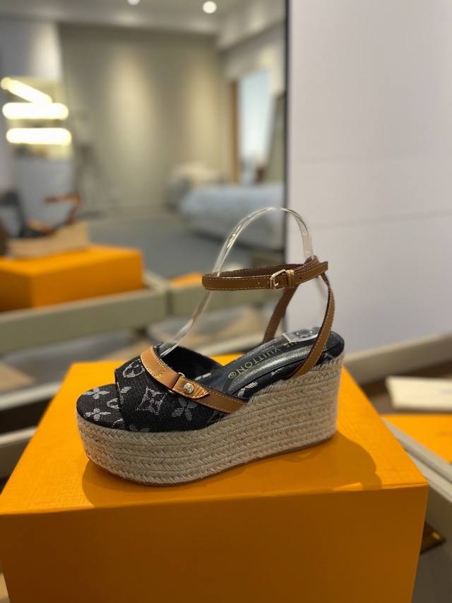 lv The Latest Catwalk Style Thick-Soled Hemp Rope Sandals In The Denim Series