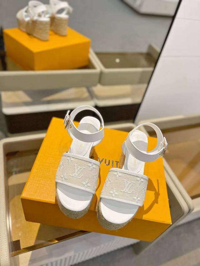 The Latest Catwalk Style Thick-Soled Sandals Hong Kong Original Purchased One-To
