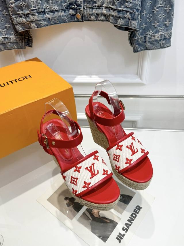 Factory Louis Vuitton's Latest Catwalk Thick-Soled Sandals Hong Kong Original Pu