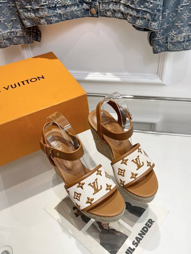 Factory Louis Vuitton's Latest Catwalk Thick-Soled Sandals Hong Kong Original Pu