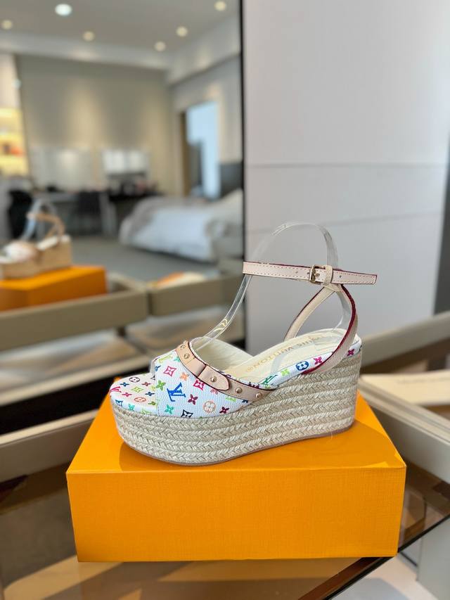l V 2025 The Latest Catwalk Style Thick-Soled Hemp Rope Sandals Hong Kong Ori