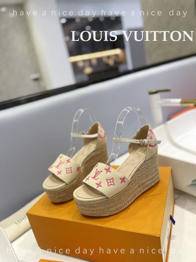 louis Vuitton's Latest Catwalk Thick-Soled Sandals. Original Hong Kong Versio