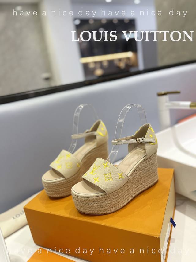 louis Vuitton's Latest Catwalk Thick-Soled Sandals. Original Hong Kong Versio