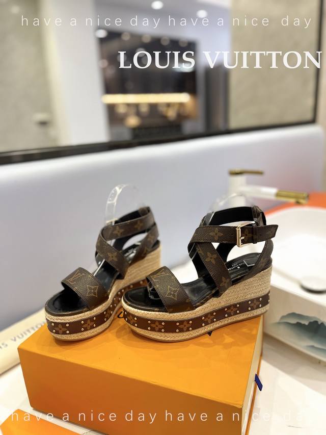 Factory Louis Vuitton's Latest Catwalk Thick-Soled Sandals. Purchased From Hong