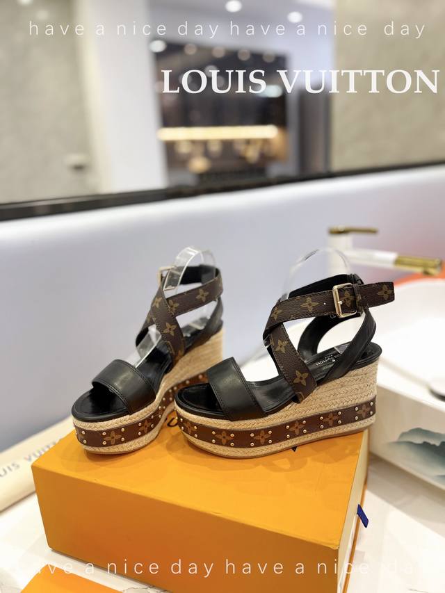 Factory Louis Vuitton's Latest Catwalk Thick-Soled Sandals. Purchased From Hong