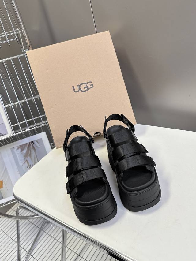ugg The Latest Platform Thick-Soled Slippers For Spring And Summer A Pair Of