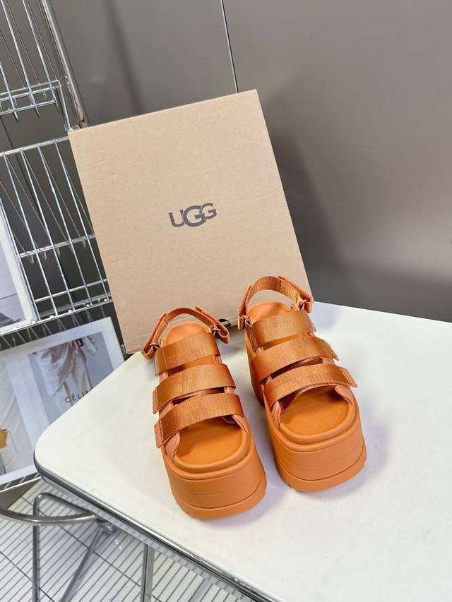 ugg The Latest Platform Thick-Soled Slippers For Spring And Summer A Pair Of
