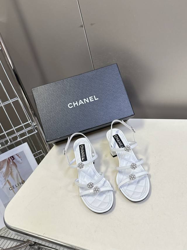 Chanel's Latest Spring And Summer Thick-Heeled Sandals Many Internet Celebrities