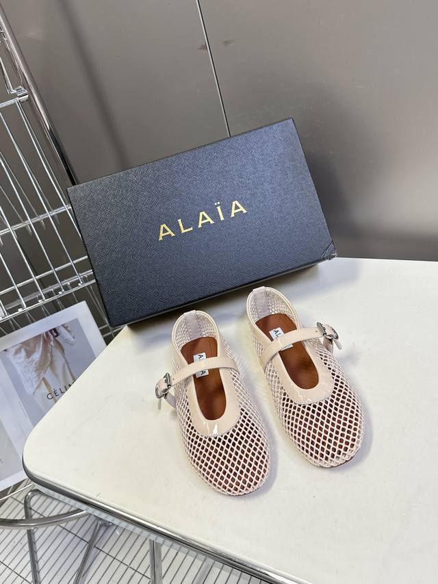alaiaalaia's Classic Catwalk Style Flat Mesh Ballet Shoes Are Popular All Ove